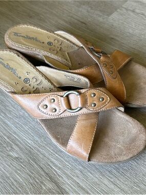 Thom McAn Tan Leather Slide Sandals with Ring Accent